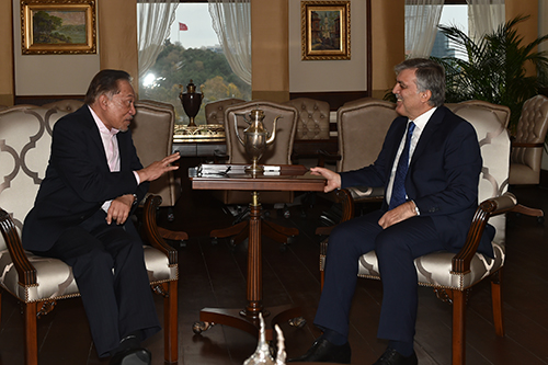 11. Cumhurbaşkanı Abdullah Gül, Malezya Eski Başbakan Yardımcısı Enver İbrahim ile Görüştü.